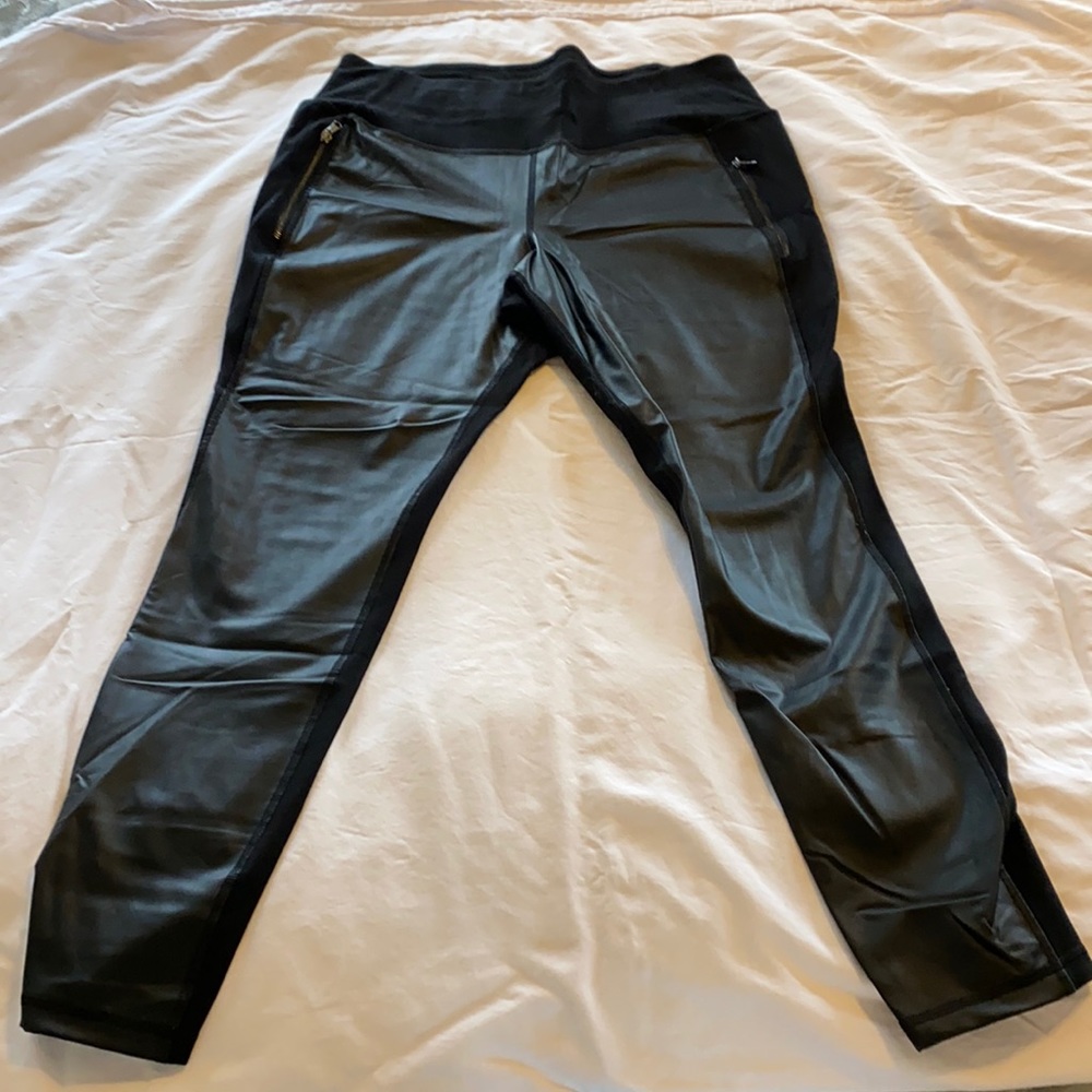 Old Navy faux leather front leggings with zipper pockets